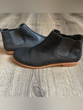 Woman’s Kodiak Low Rider Chelsea Boots Size 9
